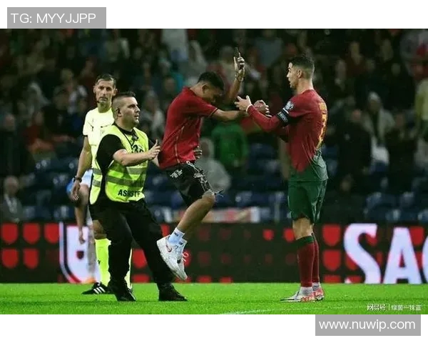 C罗领衔葡萄牙队迎战乌克兰欧预赛争夺激烈瞬间回顾